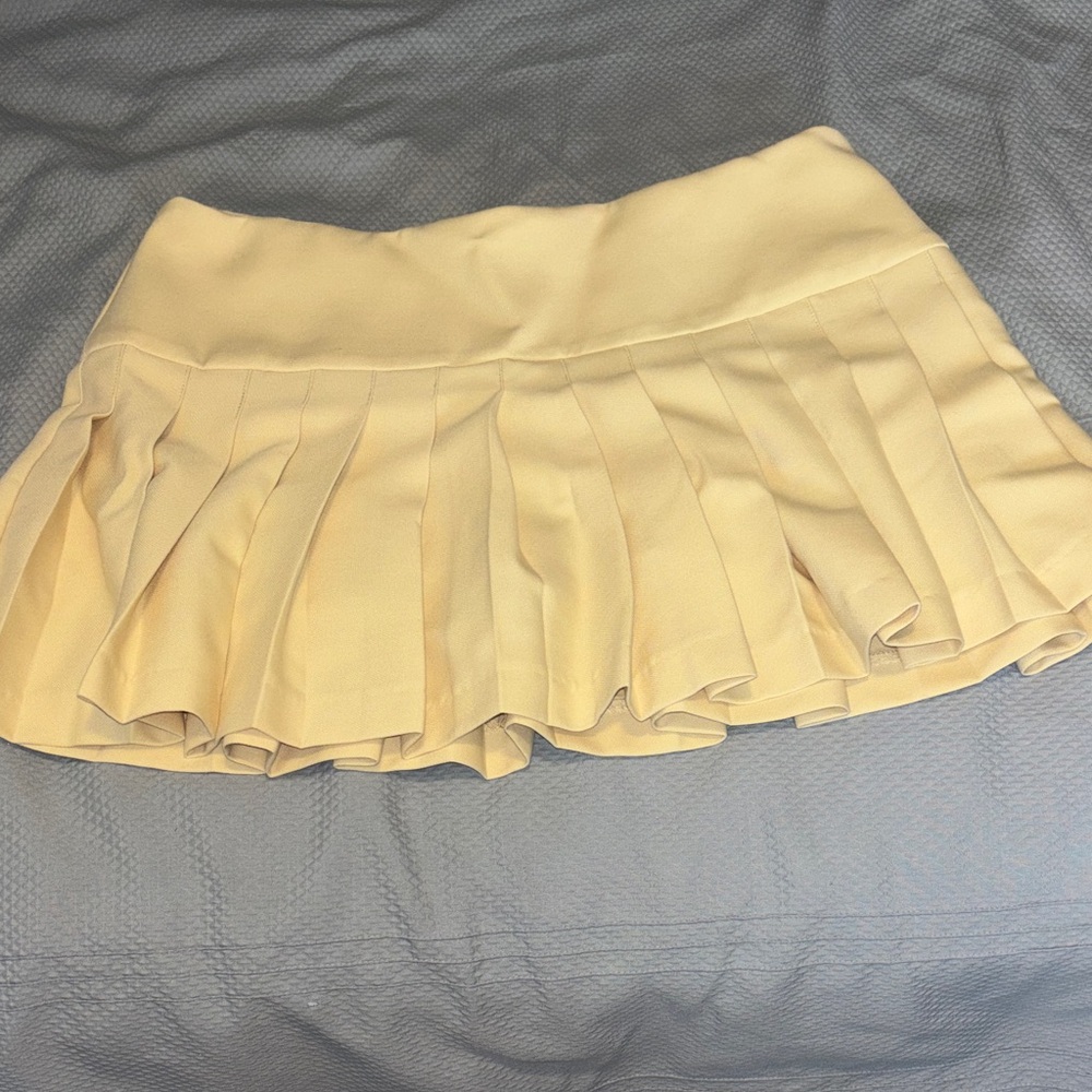 Abercrombie & Fitch Pleated Mini Skirt in Pale Yellow